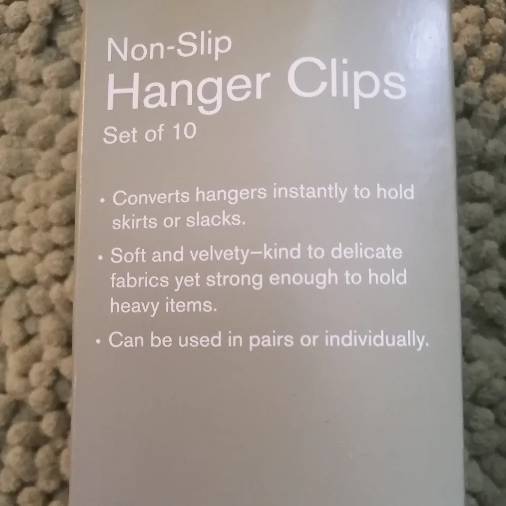 Non-slip hanger clips (20 clips total)